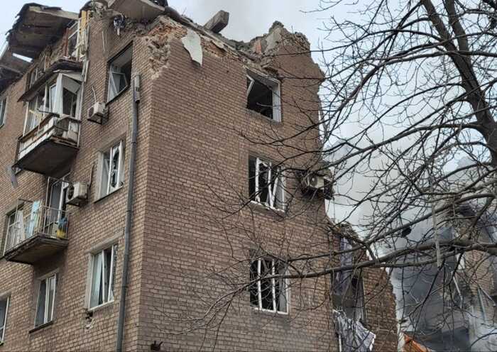 Удар по Кривому Рогу: з-під завалів будинку дістали тіло жінки