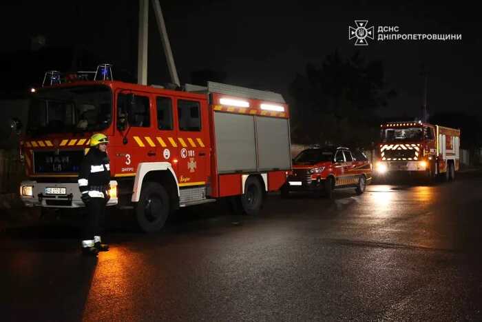 В Дніпрі спалахнула велика пожежа, рятувальники під завалами знайшли тіло