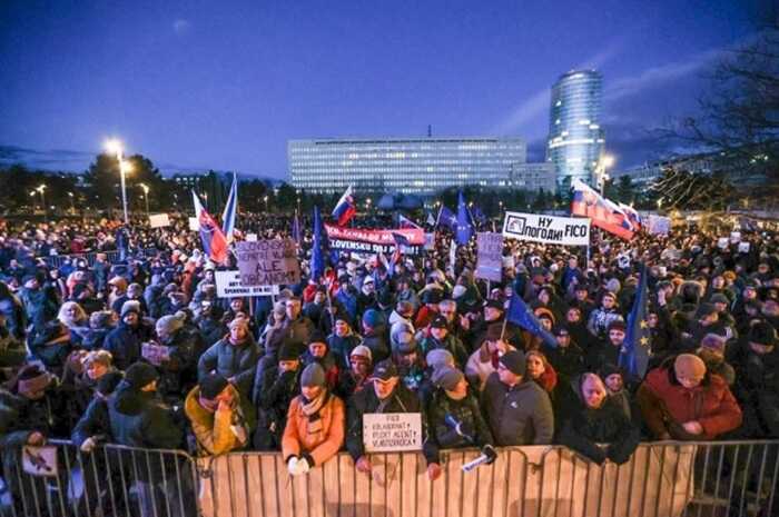 У містах Словаччини люди протестують проти влади Фіцо