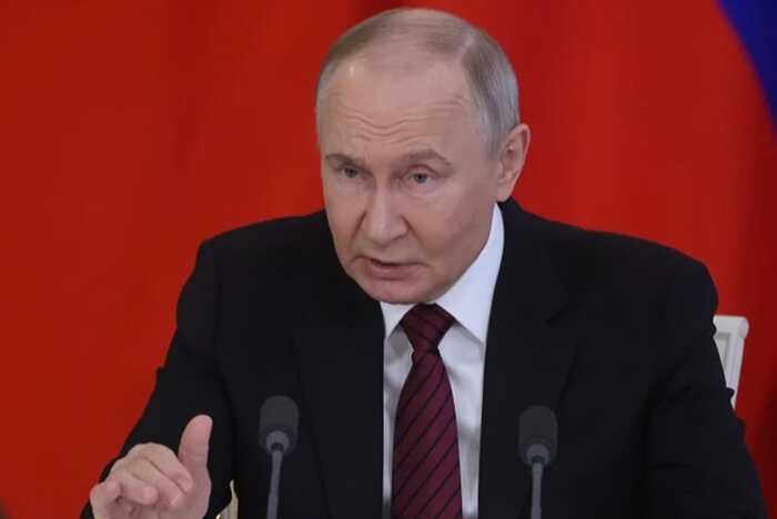 Путін назвав авторів санкцій проти Росії "придурками"