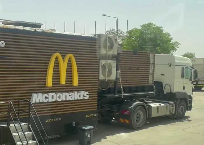 У Саудівській Аравії встановили пересувний M`cDonalds для Трампа